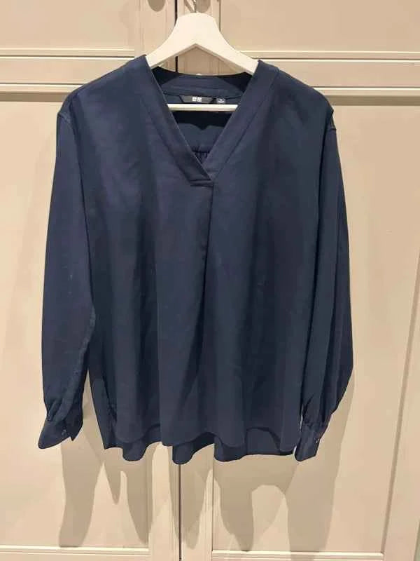 UNIQLO granatowa bluzka damska z dekoltem V | M | Nowa bez metki