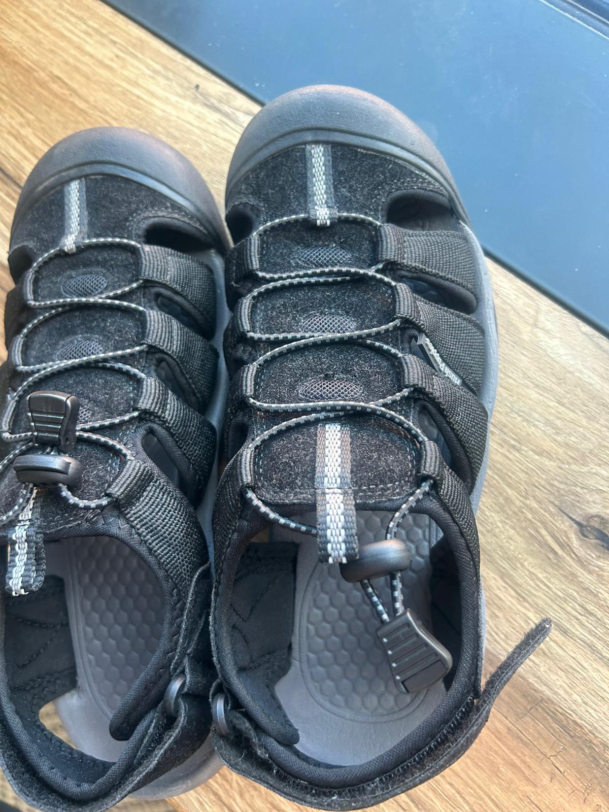 Męskie sandały trekkingowe Hush Puppies w rozmiarze 41