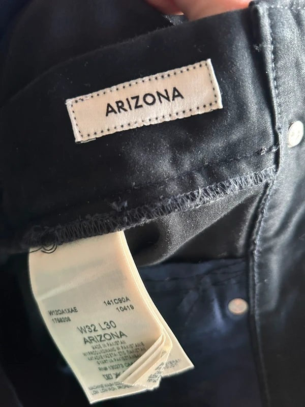 Czarne jeansy męskie Wrangler Arizona z metką wewnętrzną w sklepie AVEXI, rozmiar W32 L30