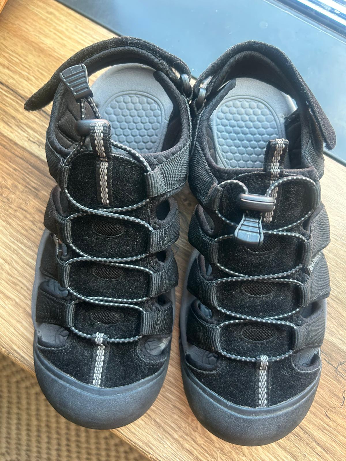 Męskie sandały trekkingowe Hush Puppies w rozmiarze 41
